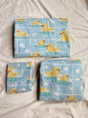 Vintage Cotton “Rubber Ducks in a Bubble Bath” Sheet Set